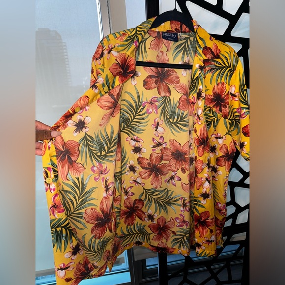 Pacific and Co. Hawaiian Floral Button Up Shirt - Picture 9 of 11